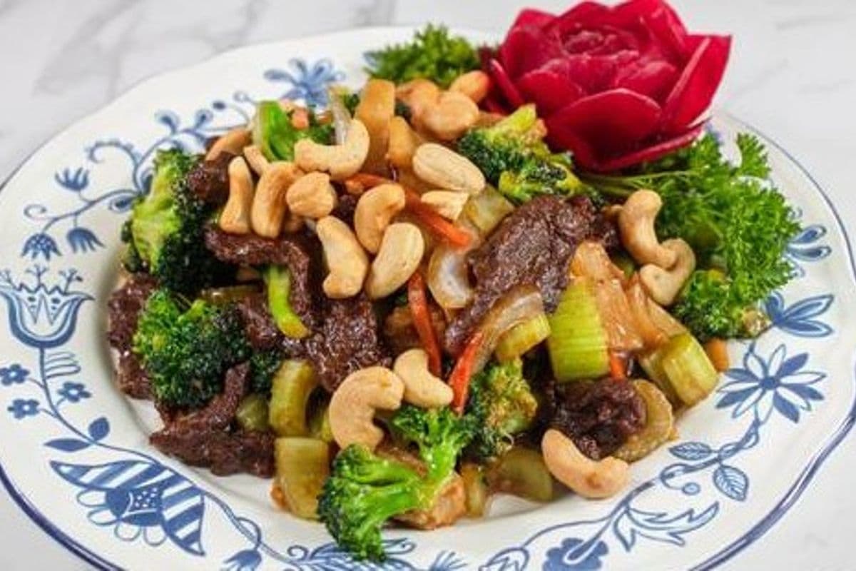 Beef with Cashew Nuts and Vegetables