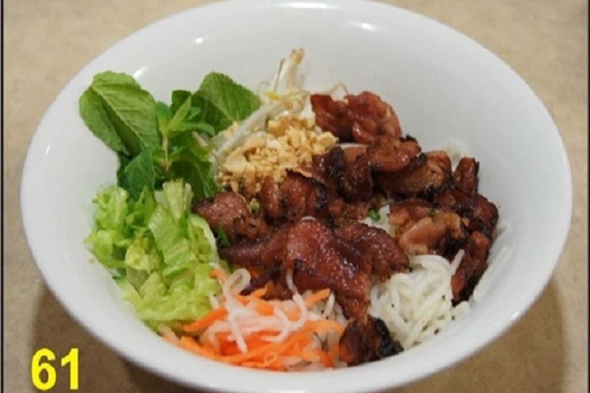 L61. Vermicelli with grilled pork.