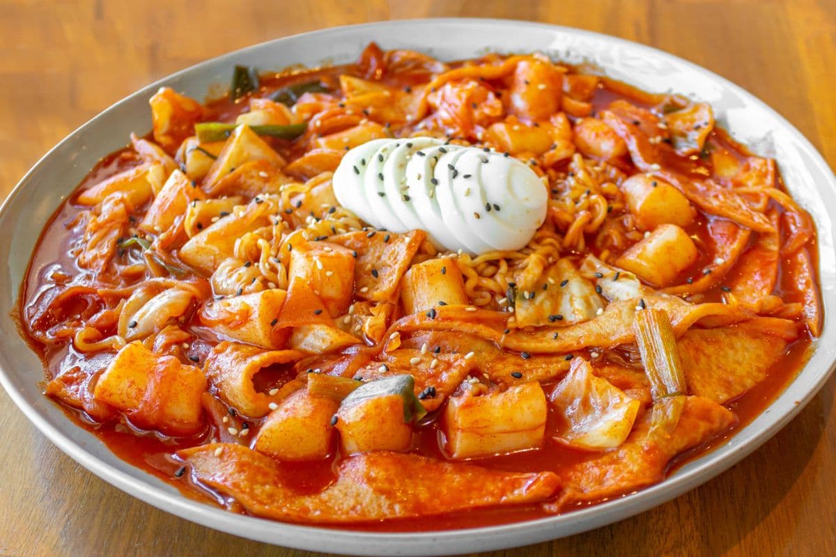 Spicy Rice Cake with Noodle