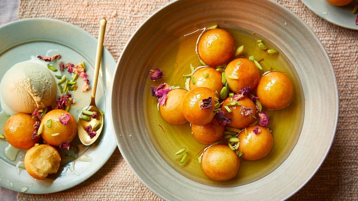 Gulab Jamun / Gulab Jamun