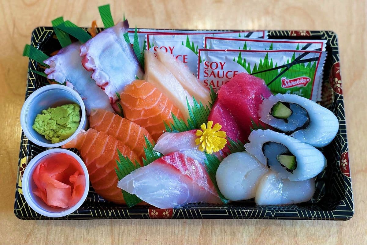 Sashimi Boat Gold (15 pcs)
