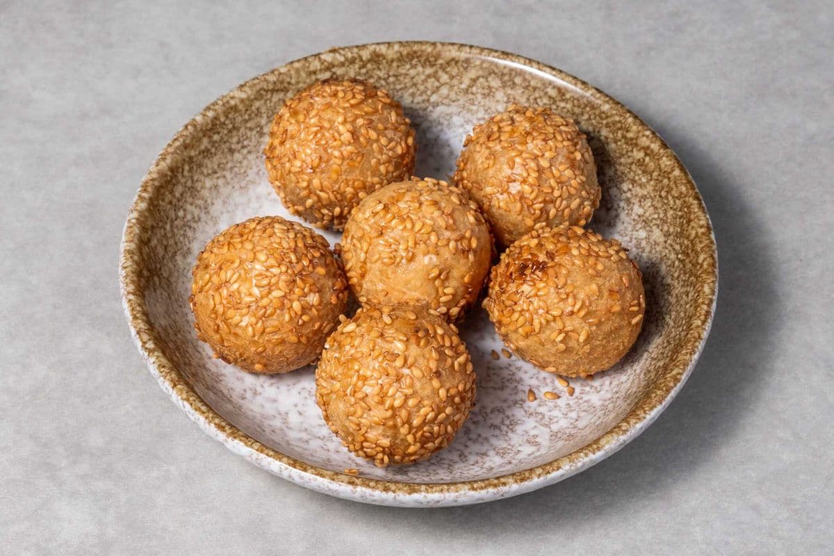 D02. BOULE DE SESAME/SESAME BALL