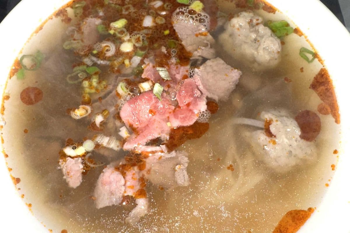 13 A . House Special Beef Noodle Soup (Spicy)