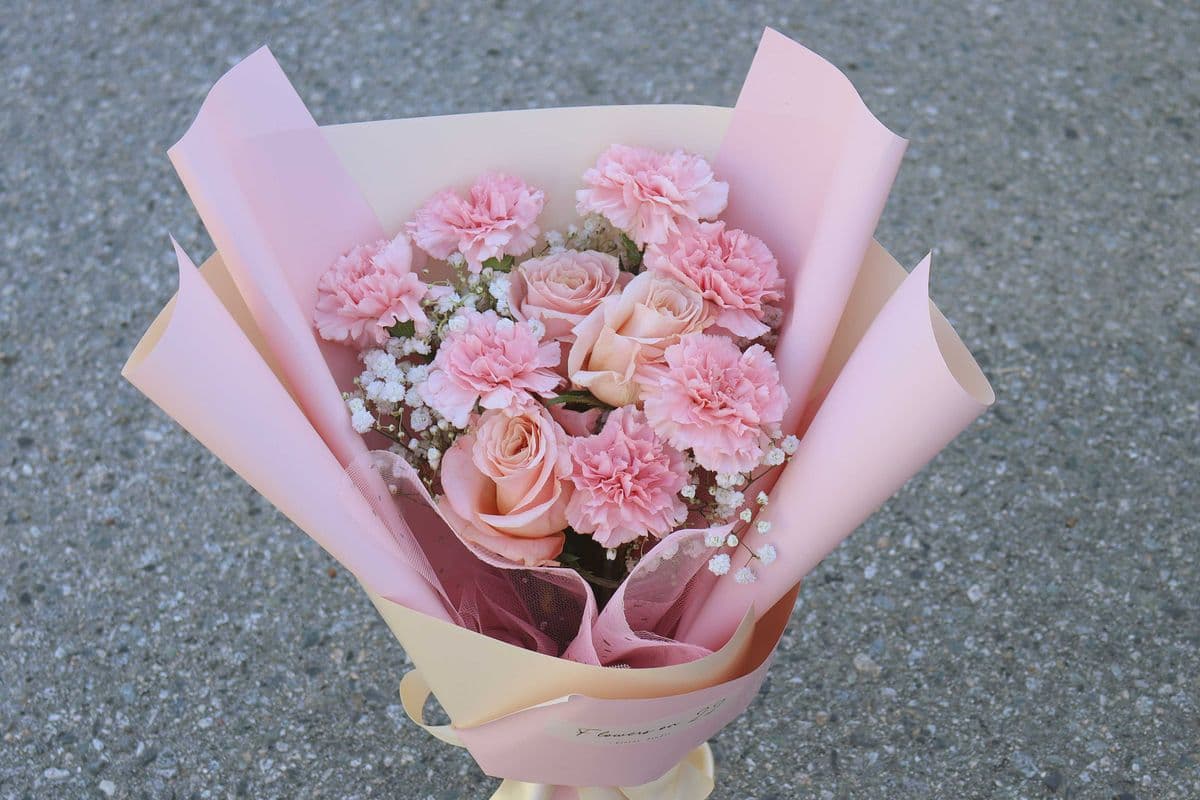 M3. Pink Roses and Carnation Mixed Bouquet