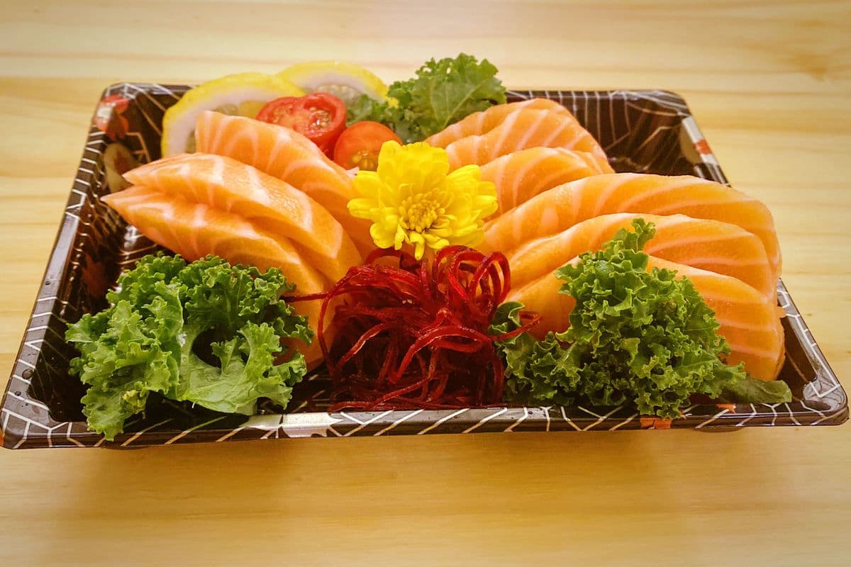 Salmon Sashimi Sampler (9 Pcs)