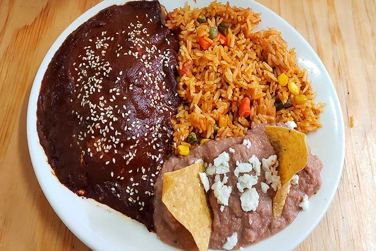 * Pollo con Mole