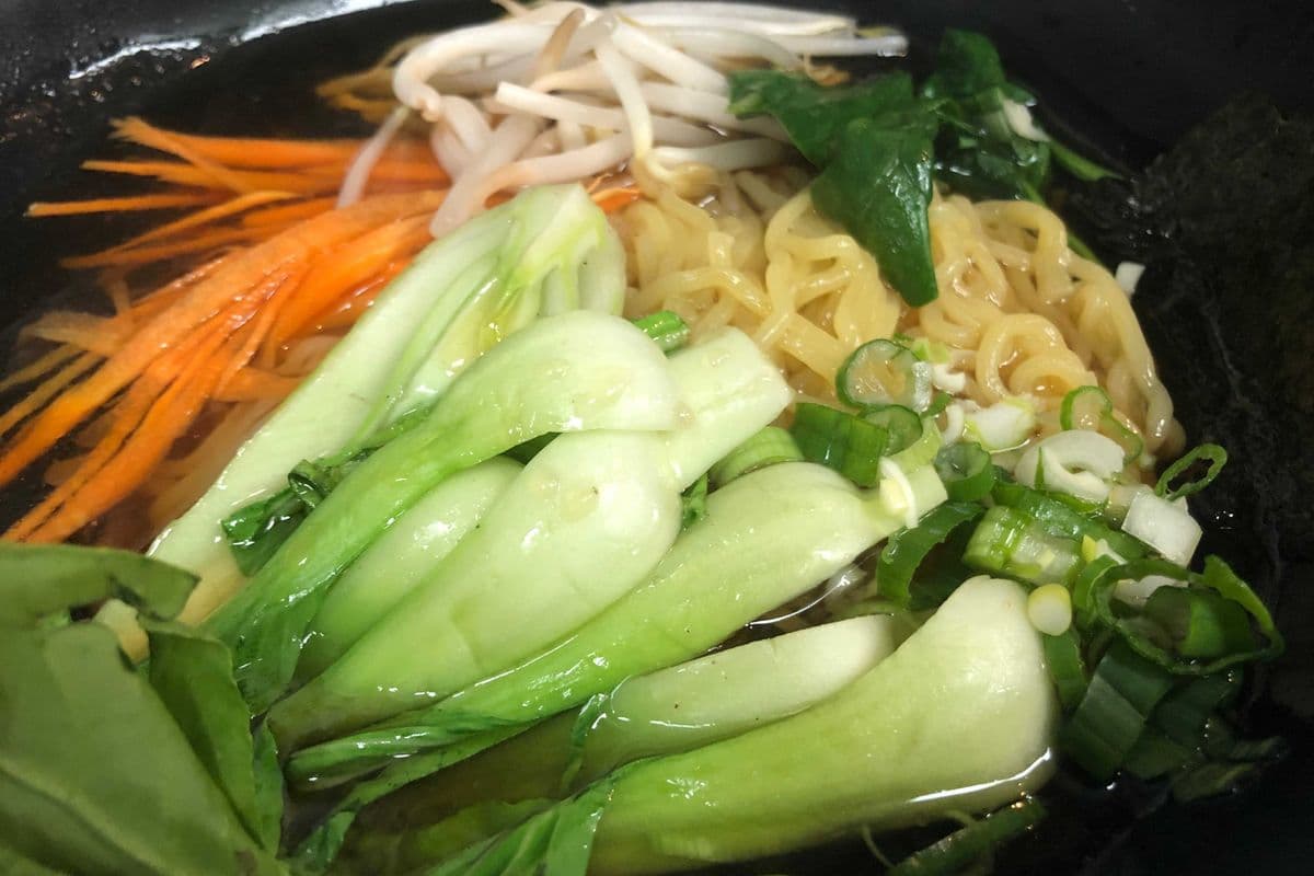 R6. Veggie Shoyu 蔬菜酱油拉面
