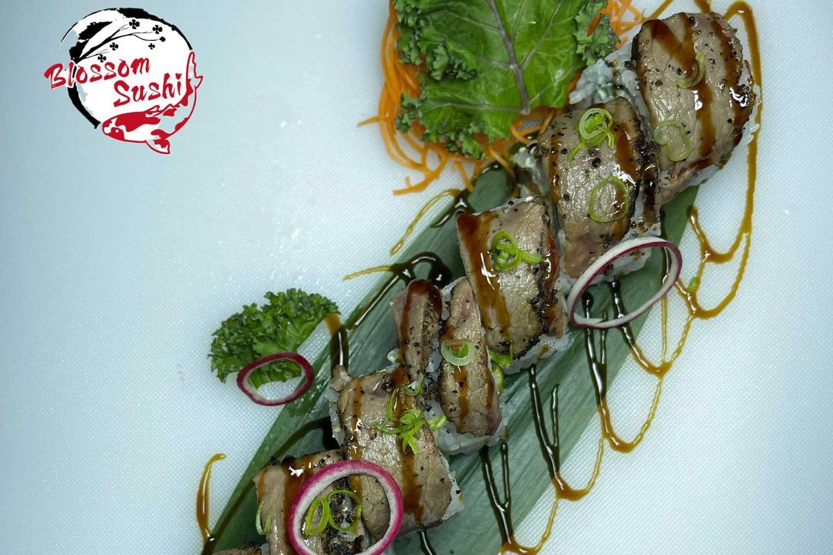 Torch Beef Tataki Roll (8pcs)