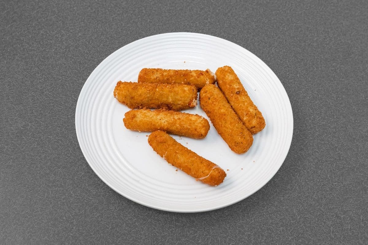 Mozzarella Sticks (6 pcs)