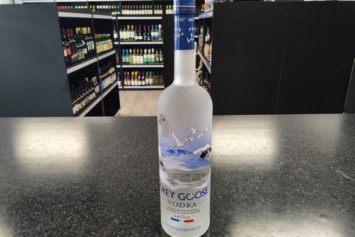 Grey Goose Vodka (1 x 1.14 L Bottle)