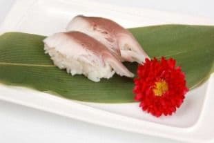 105. Mackerel Sushi (2 pcs)