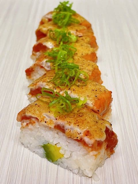 Aburioshi SPICY Salmon (6pcs) / 辣三文鱼炙寿司