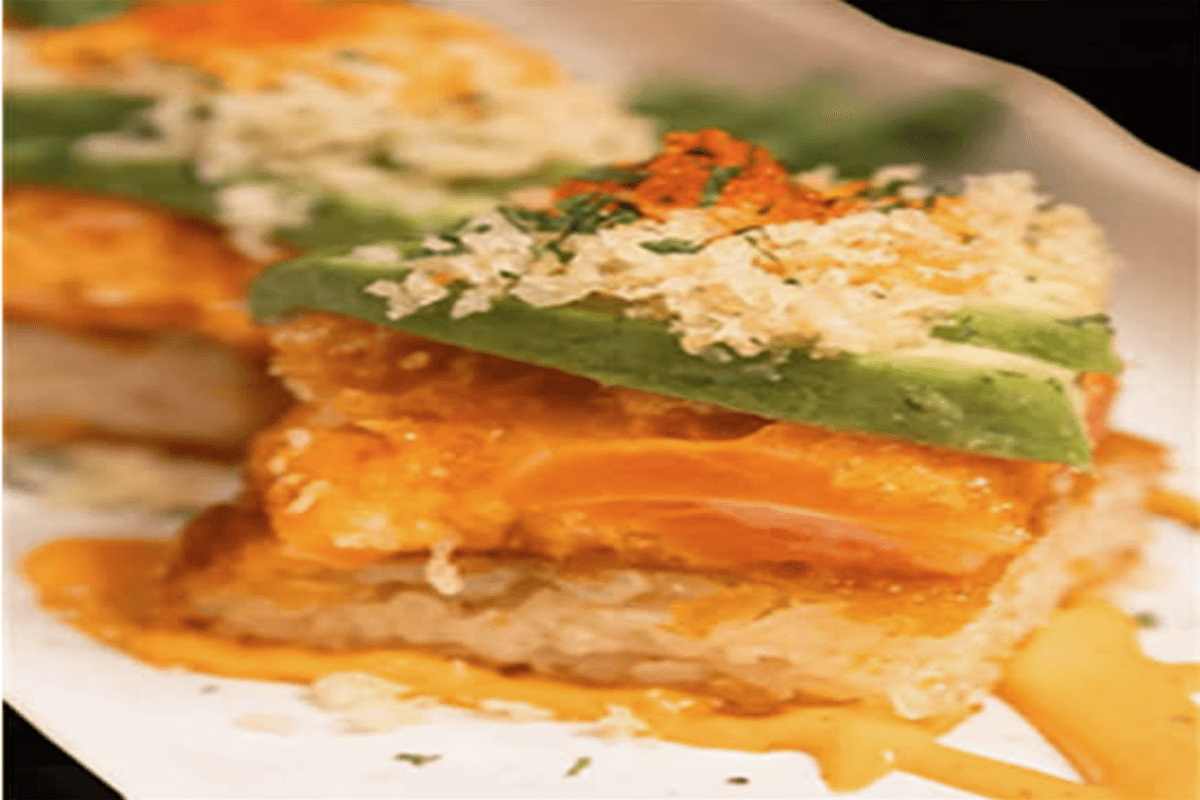 115. Spicy Salmon Sushi Pizza (4 pcs)