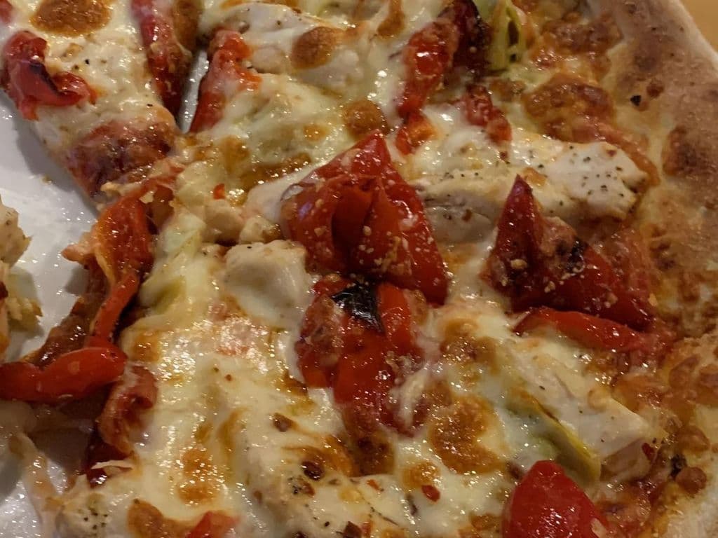 6. CHICKEN CACCIATORE PIZZA