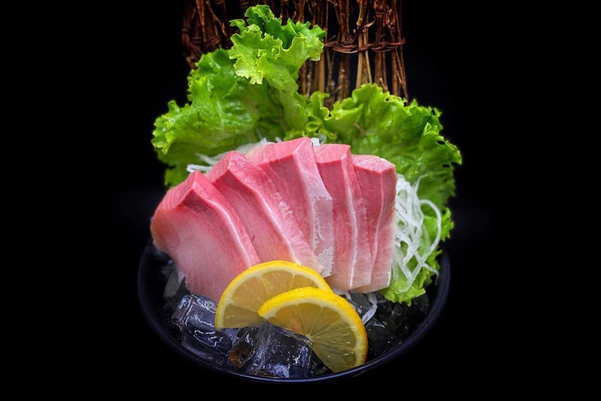 Hamachi Sashimi (Yellow Tail Tuna) (5 pcs)