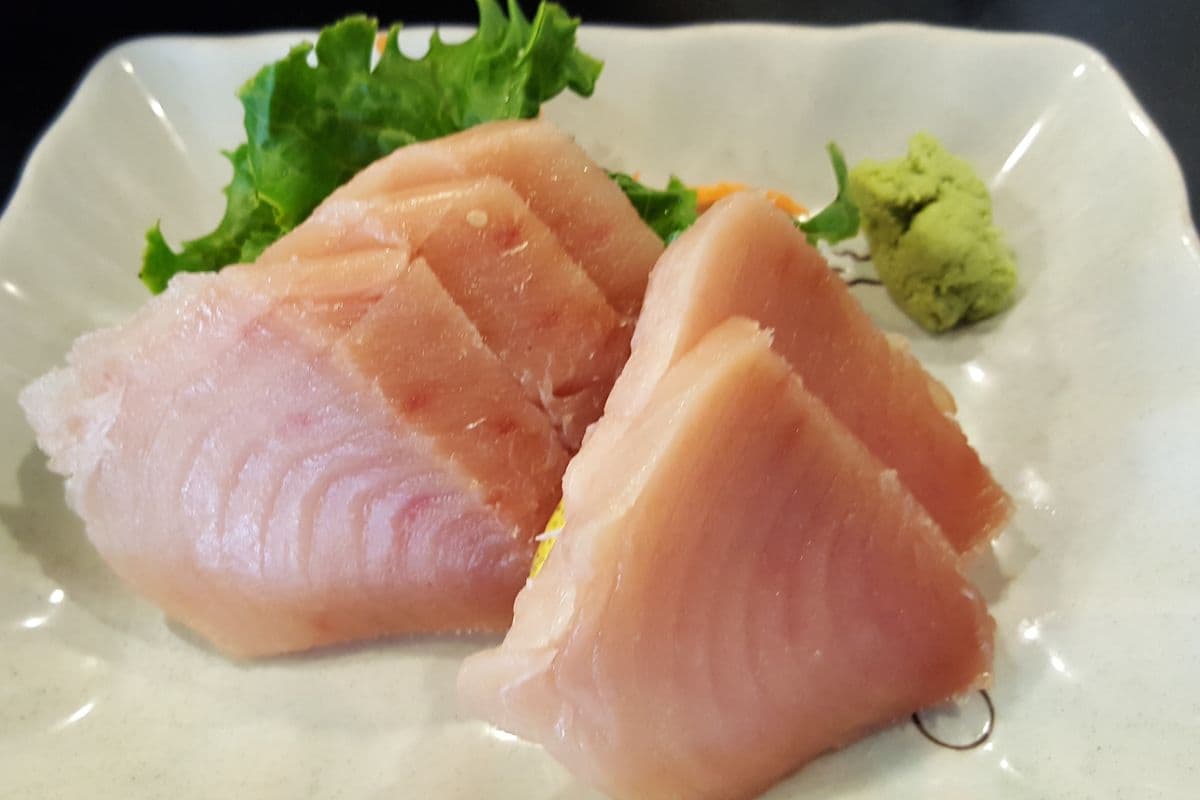 109. 1/2 Order Tuna Sashimi (5 pcs)