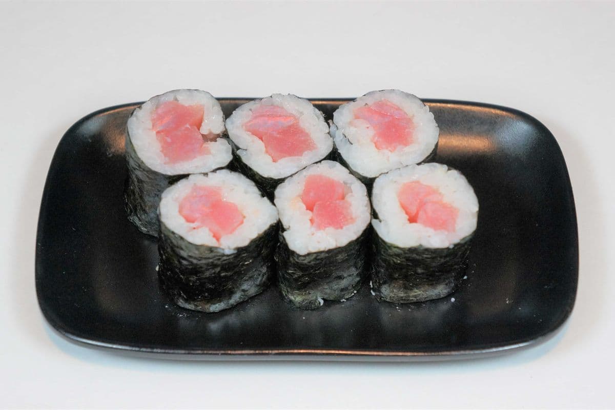 107. Red Tuna Maki (6 pcs)