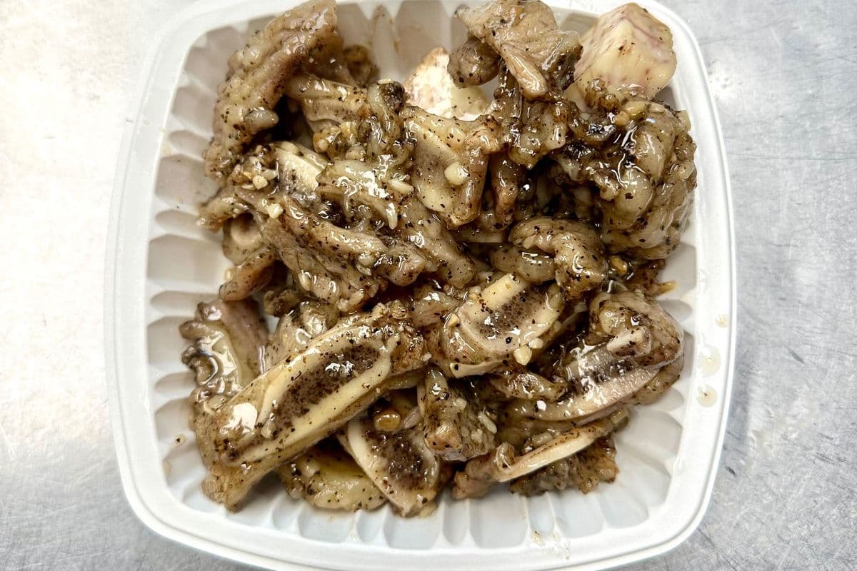 A17. Bout de côtés à vapeur avec sauce au poivre noir / Steamed Beef Short Ribs with Black Pepper Sauce