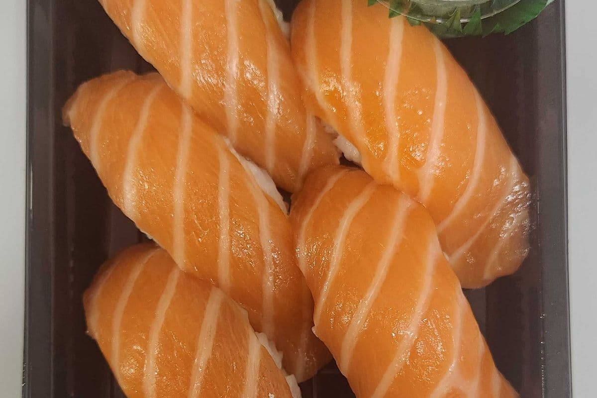 Salmon Nigiri (5 pcs)