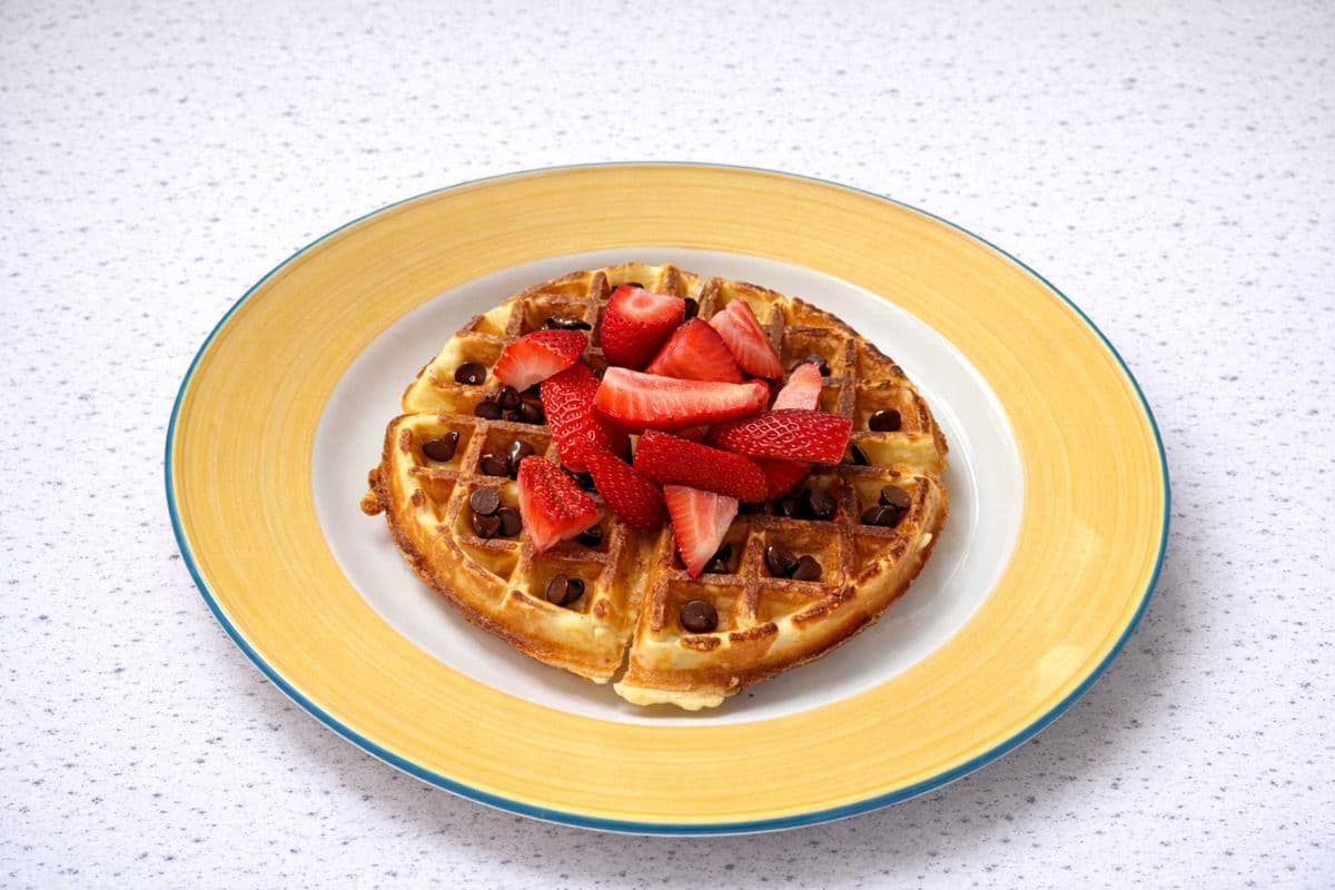 SIDE CHOCOLATE STRAWBERRY WAFFLE