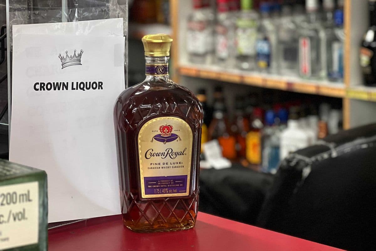 Crown Royal (1.75 L) (1 x 1.75 l)