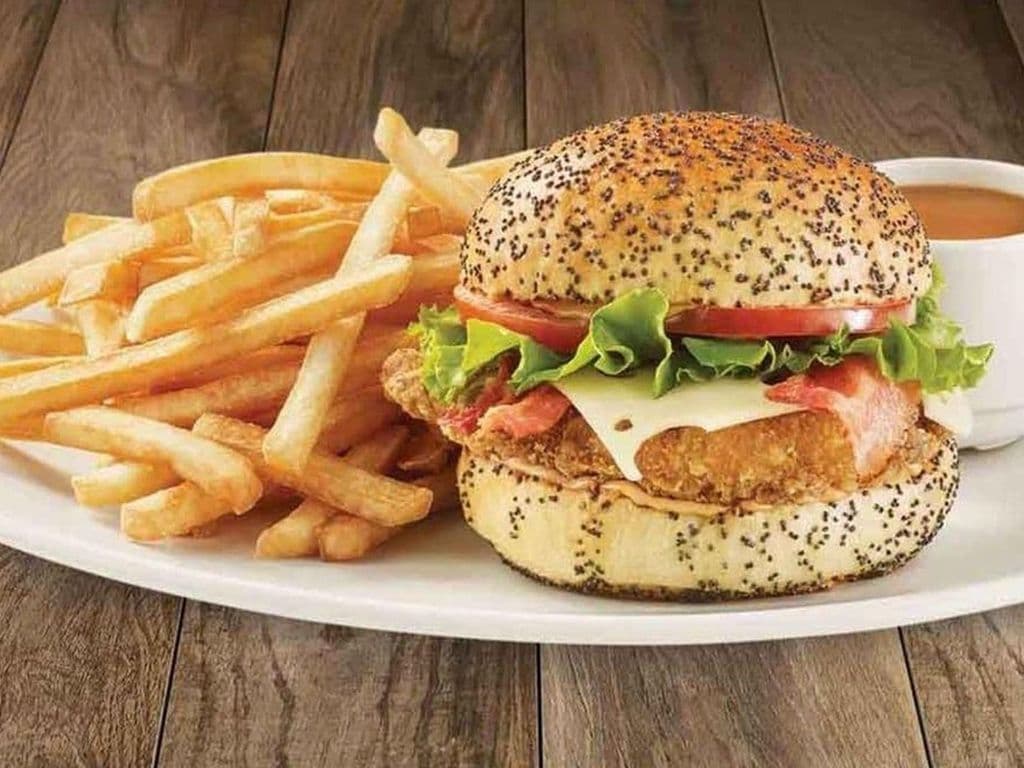 Club burger avec poitrine de poulet  / Club Burger with Chicken Breast