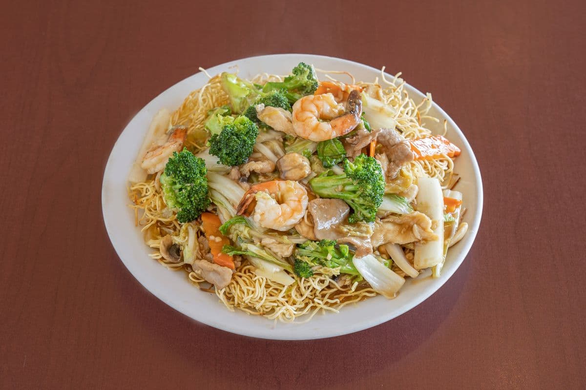 80. Nouilles frites à la cantonaise / Cantonese-Style Fried Noodles