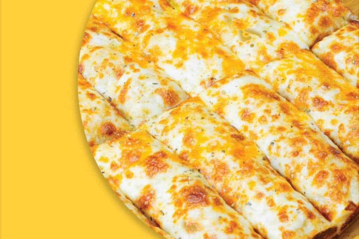 Cheesy Garlic Breadsticks 🧄🧀🥖