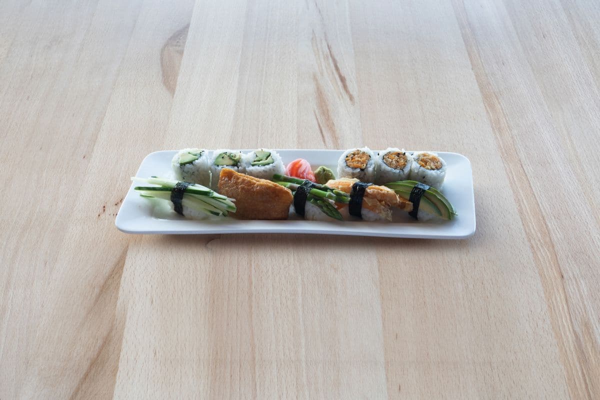 Vegetable Sushi Dinner (5 Pcs Nigiri, 6 Pcs Maki) .