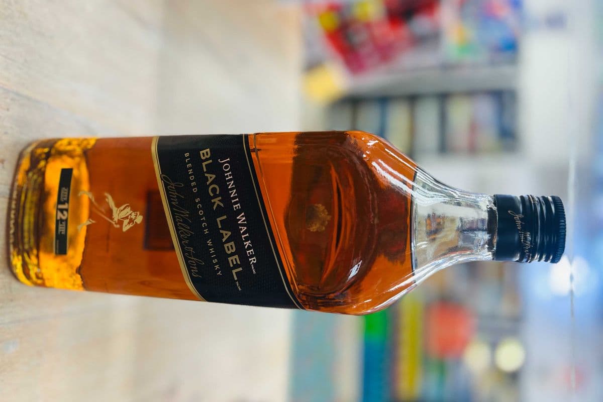 JOHNNIE WALKER BLACK LABEL (1 x 1.75L)