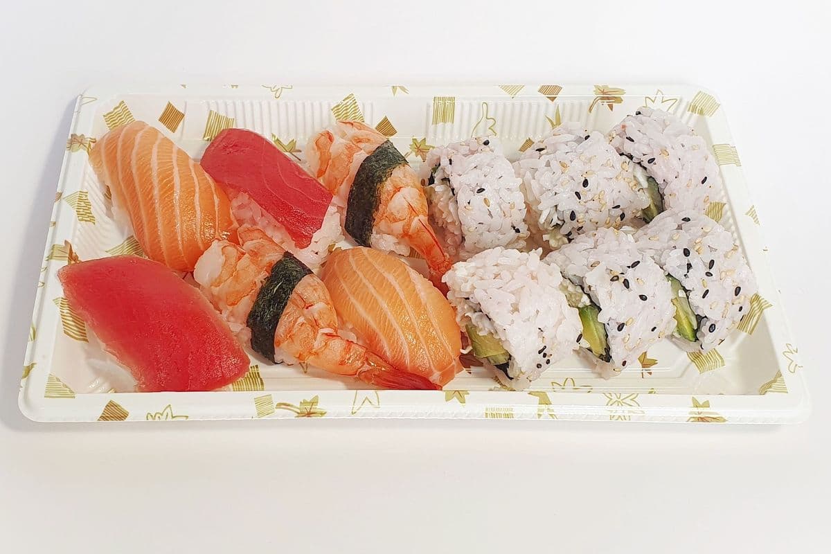 Nigiri and Maki Sushi Combo (12 pcs)