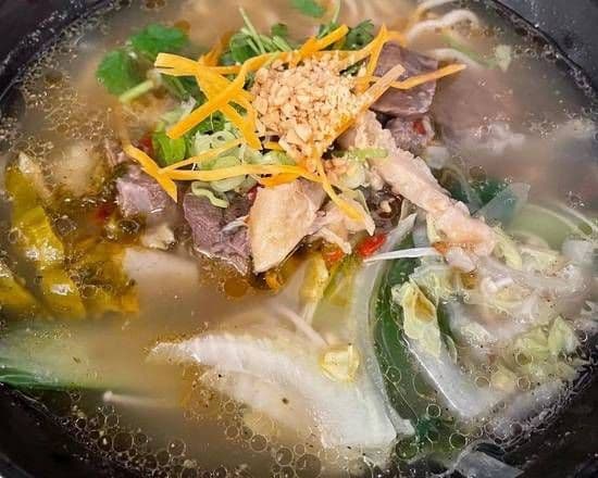 Noodle Soup with Beef Tripe (牛杂汤面）