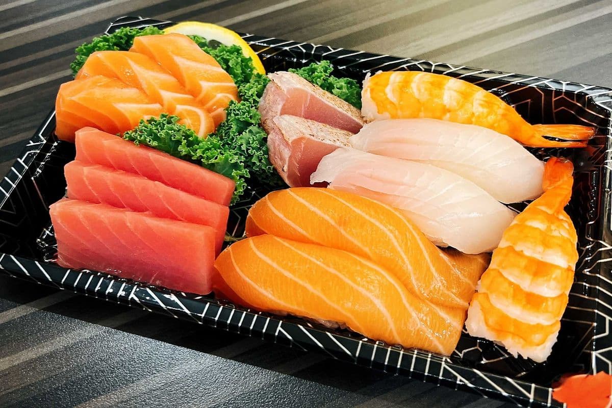 Sushi and Sashimi Set (14 pcs)