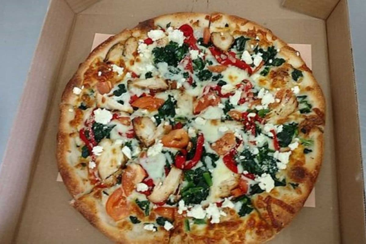 Medium Grilled Chicken Pesto Pizza