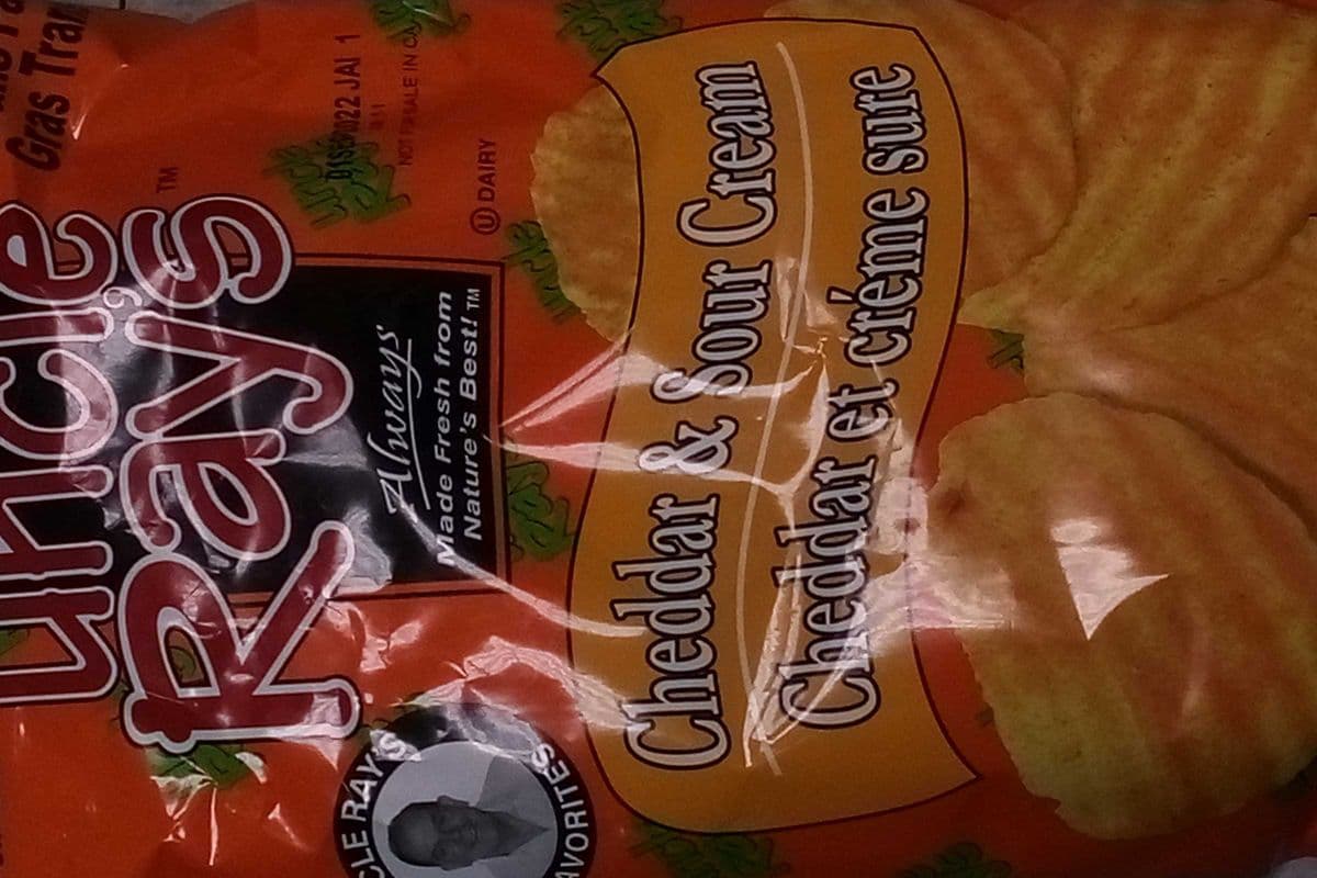 Uncle Ray's- Cheddar and Sour (130 g)