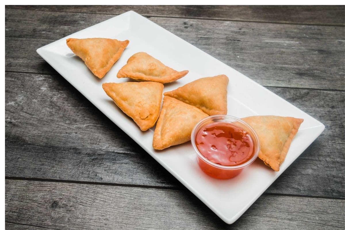 Veggie Samosas ( 6 Pieces)