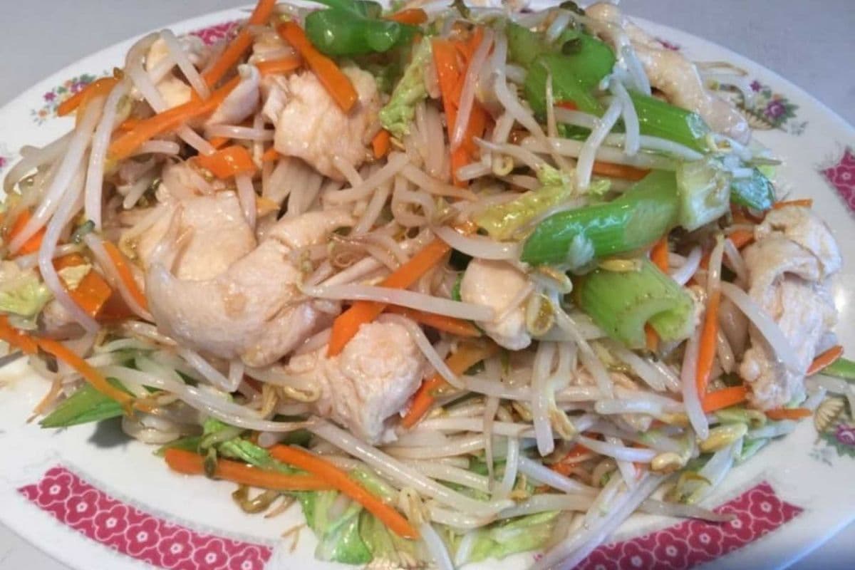 58. Chicken, Beef, or Barbeque Pork Chop Suey