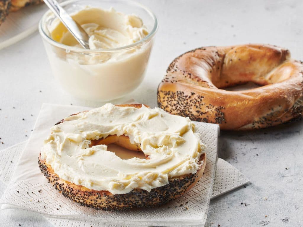 Bagel et fromage à la crème