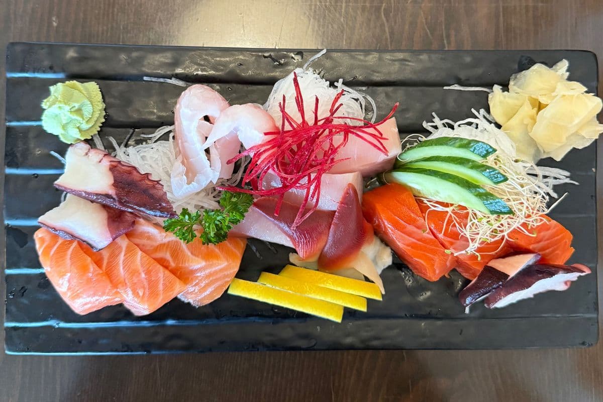 Assorted Sashimi (12 pcs)