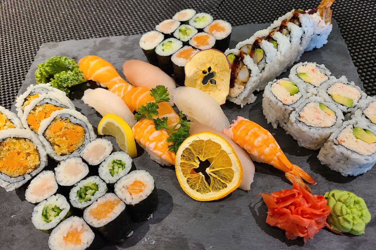 Tray B (Sushi and Roll Tray)