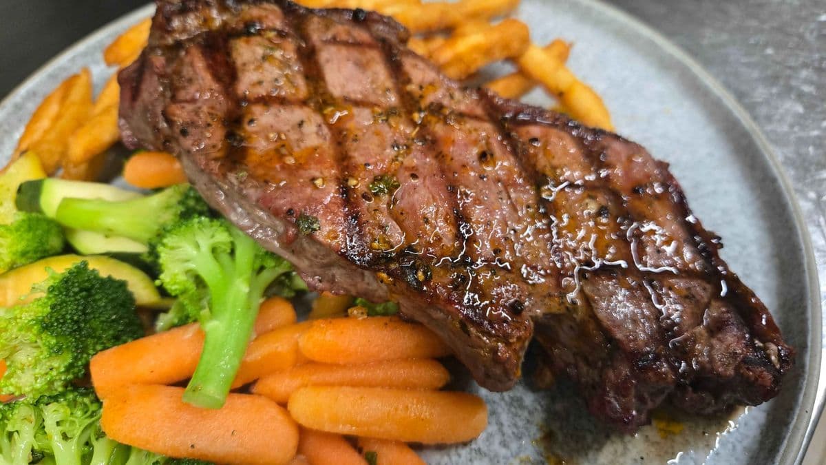 10oz Grilled Steak & Frites