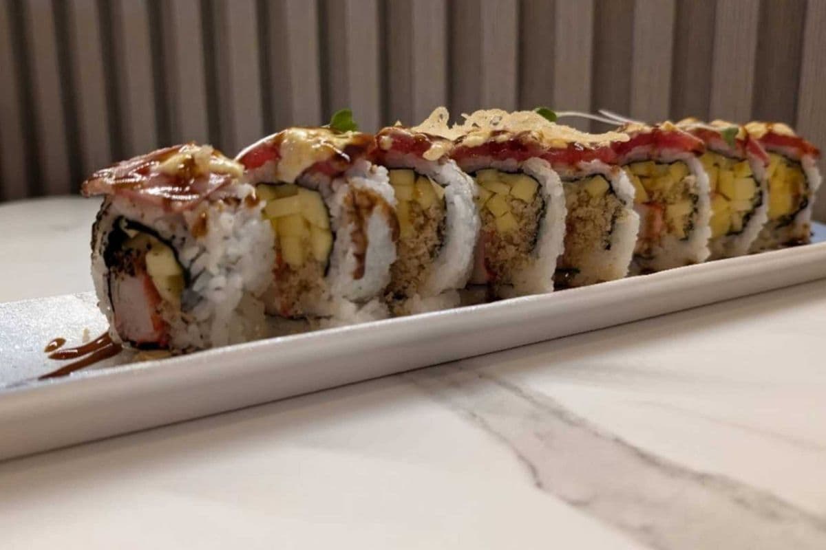 Torched red tuna roll