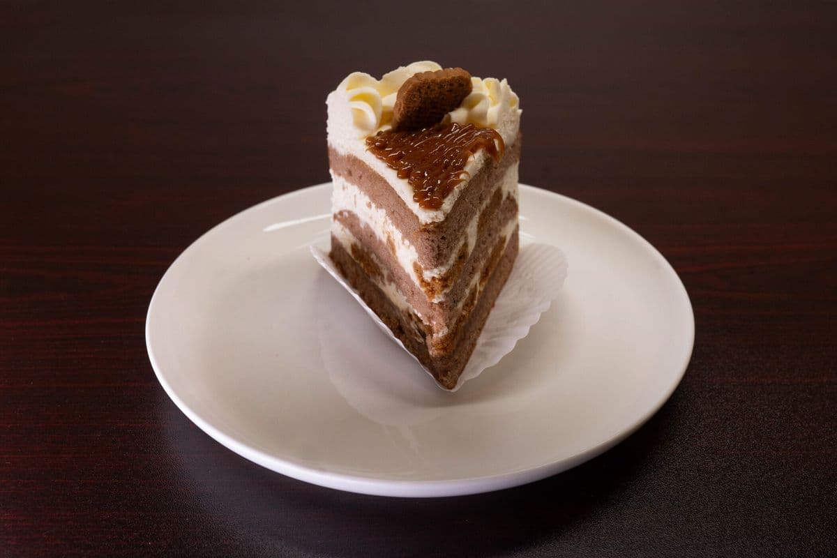 Caramel Biscoff Cake