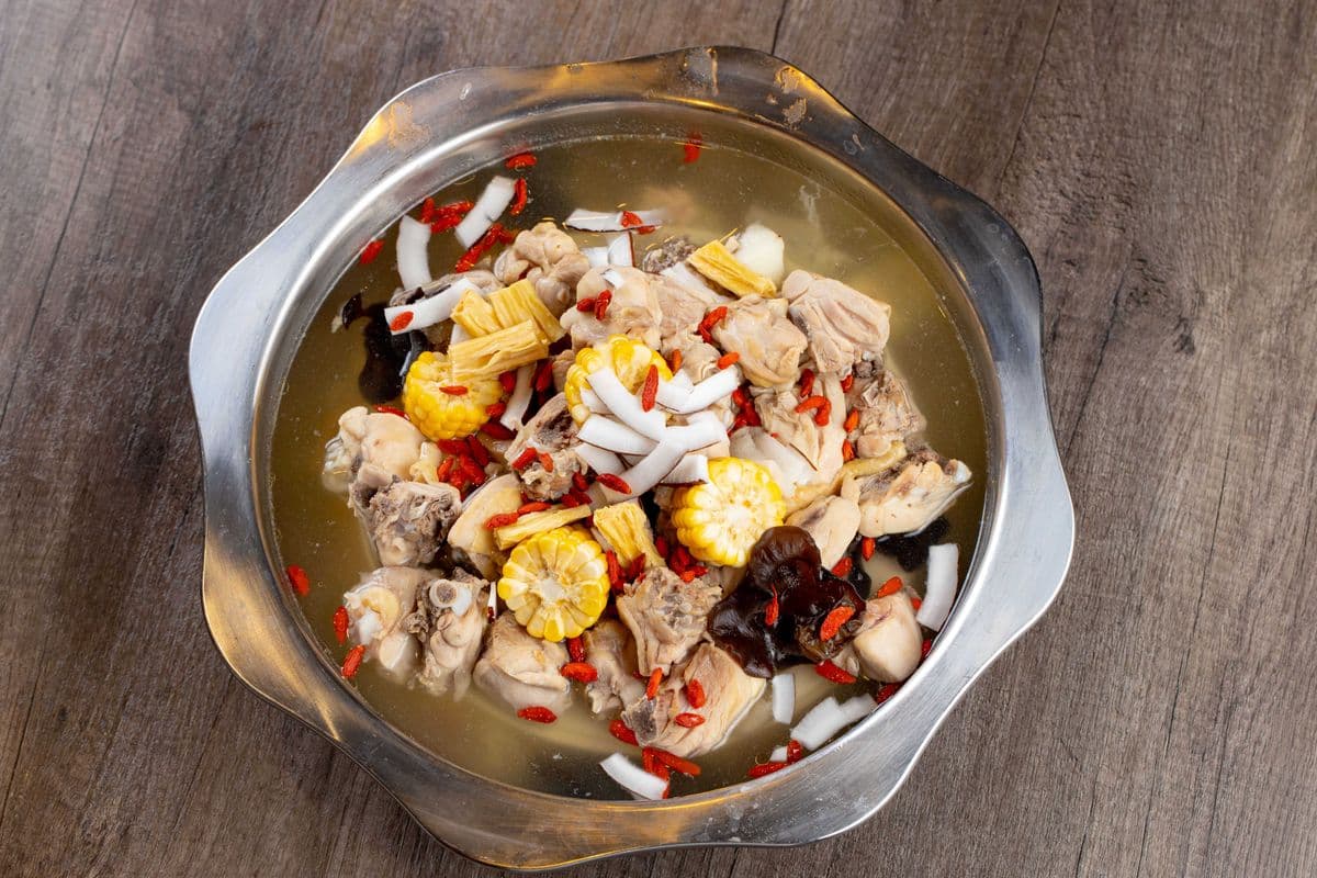 3. Coconut Chicken Hot Pot 竹笙馬蹄椰子雞
