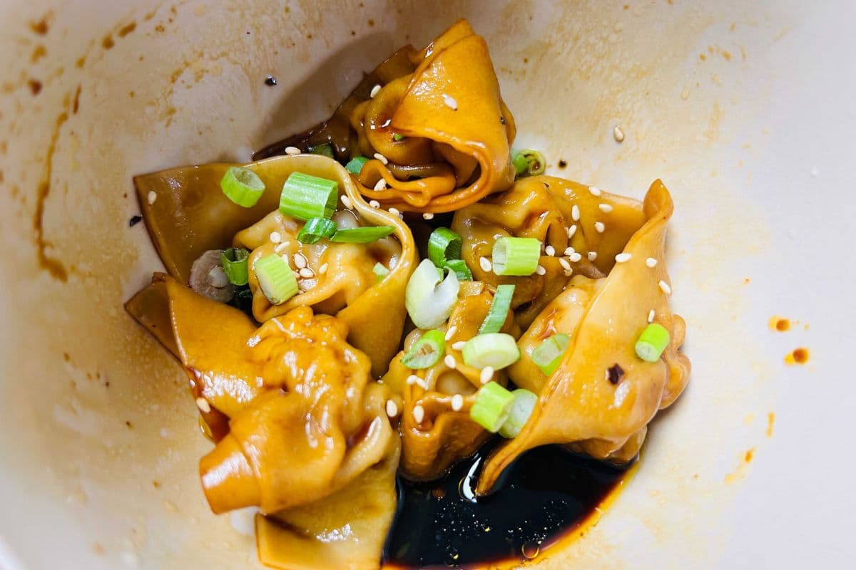 A6. Spicy Wonton in Chili Oil (6 Pcs) 红油抄手