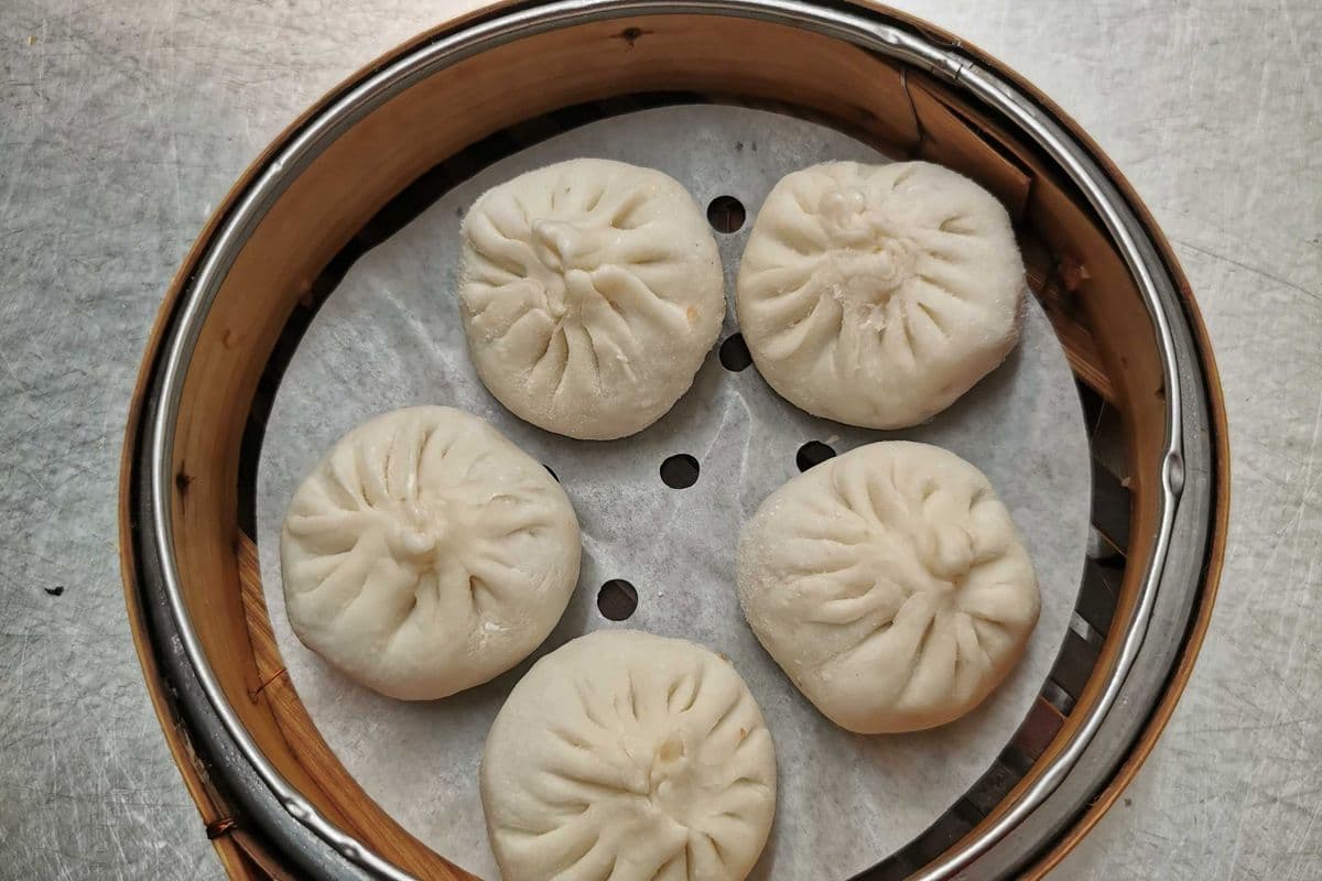 15. Steamed Pork Dumplings in Shanghai Style 上海小笼包