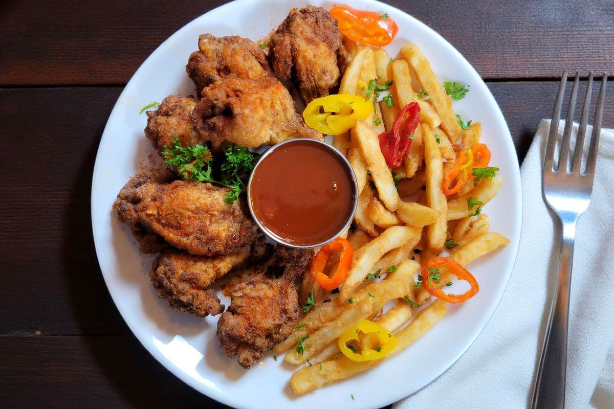 Chicken Wings with Fries