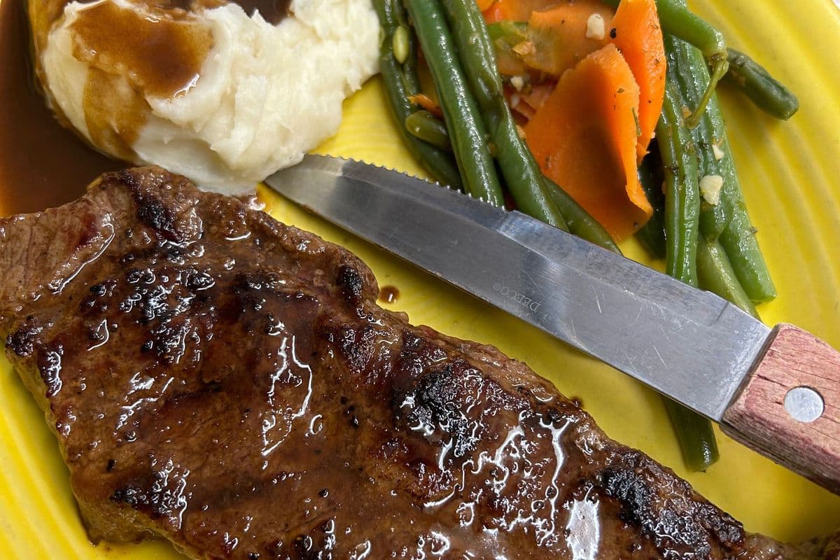 Daily Special 8oz Striploins Steak,Mashed and Vegetables