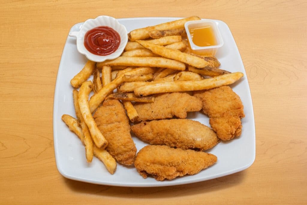 Fries and Chicken Fingers (4 pcs)