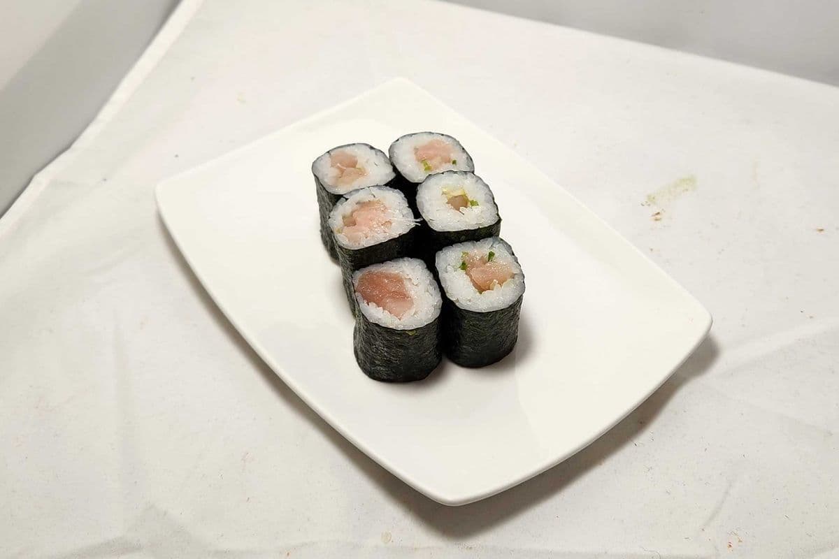 Tuna Roll (6 pcs)